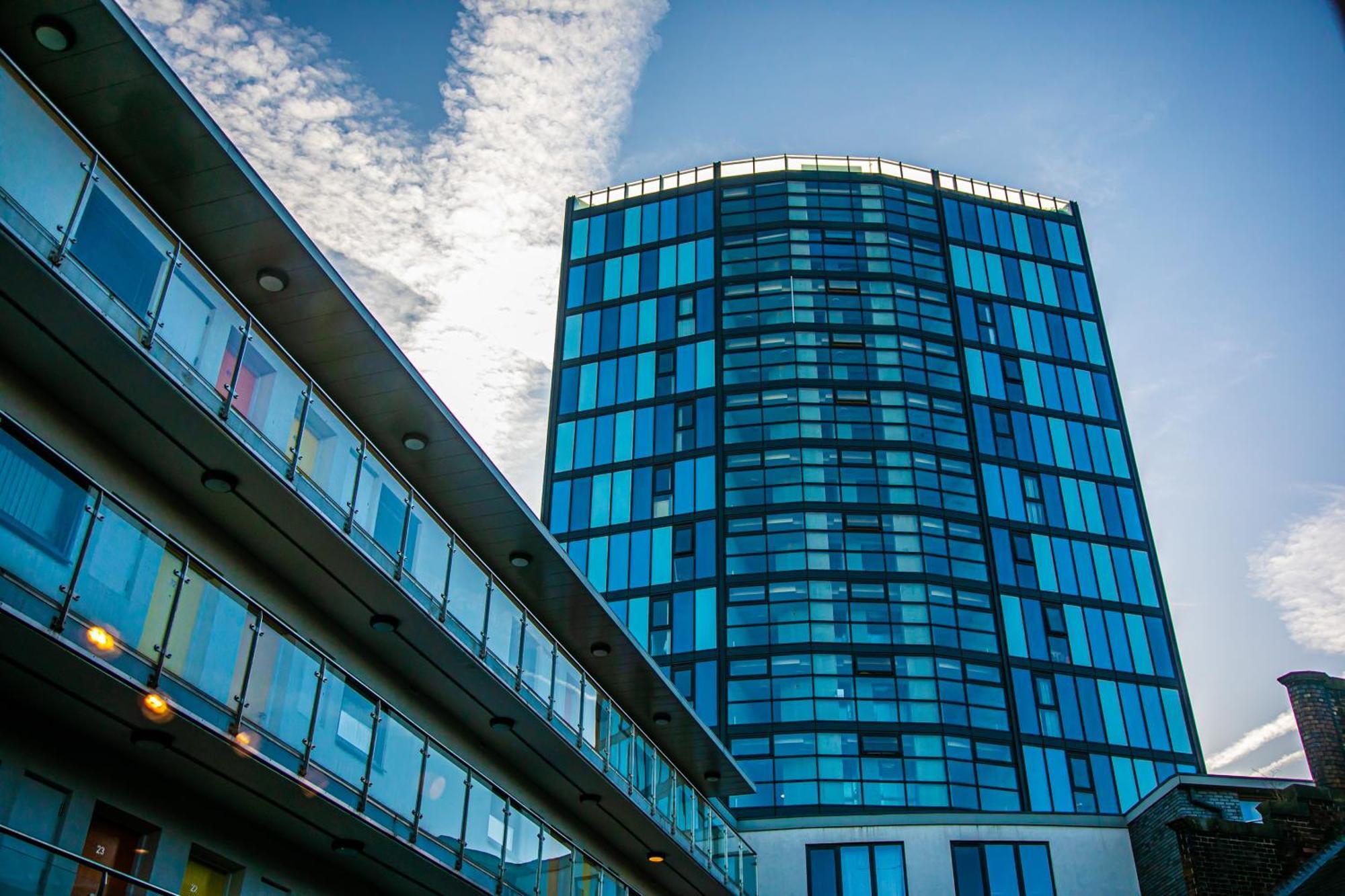 Stylish 2 Bed Apt 18 - City Centre, Free Parking, Espresso Machine & Netflix - Hosted By Stay Host Save Sheffield Luaran gambar
